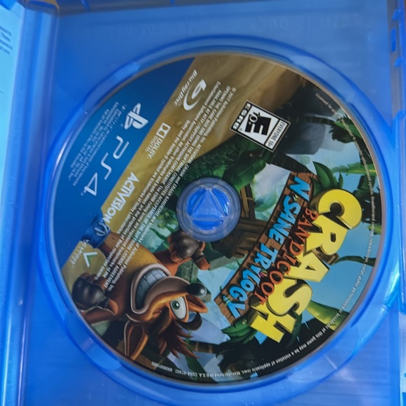 Crash Trilogy- 3 games in one PS4 - Picture 3 of 4